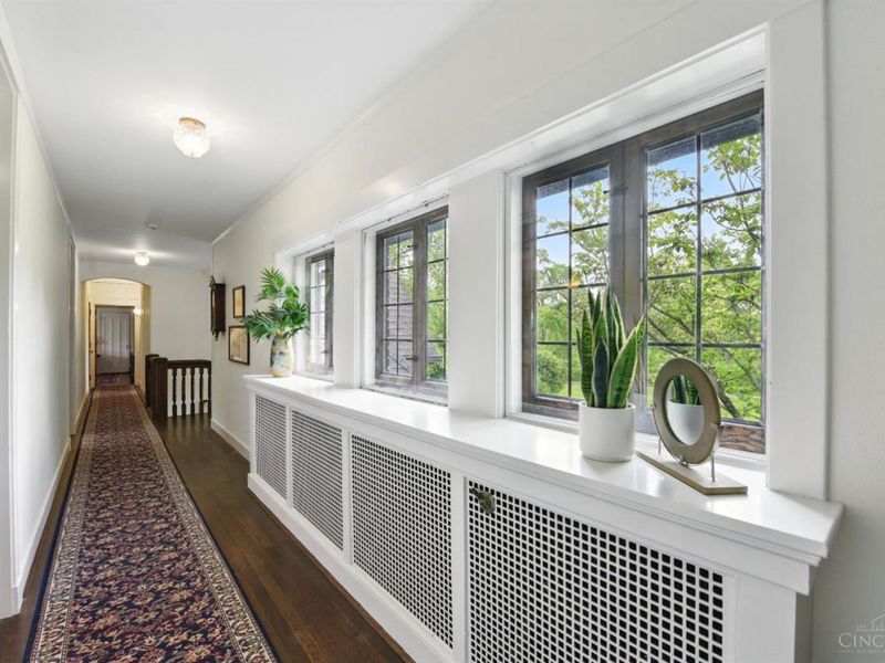 820 Van Nes Drive, Glendale, OH 45246 Photo 18