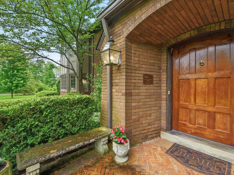 820 Van Nes Drive, Glendale, OH 45246 Photo 2