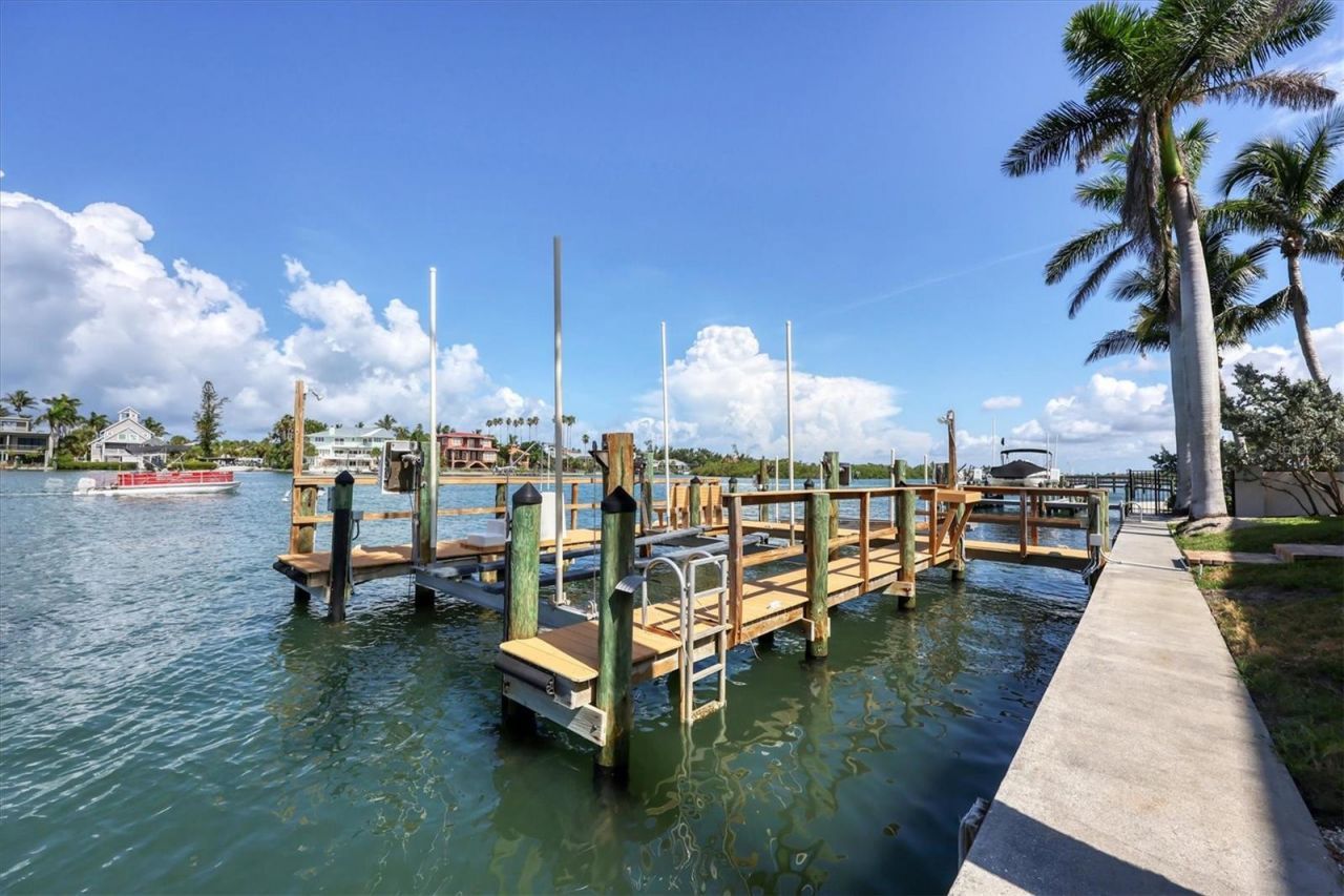 559 Bob Hope Drive, Nokomis, FL 34275 Photo