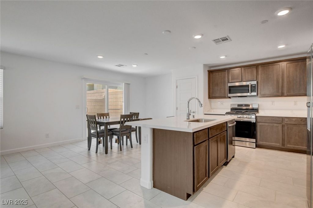 323 Bay Village Place, Henderson, NV 89011 Main Photo