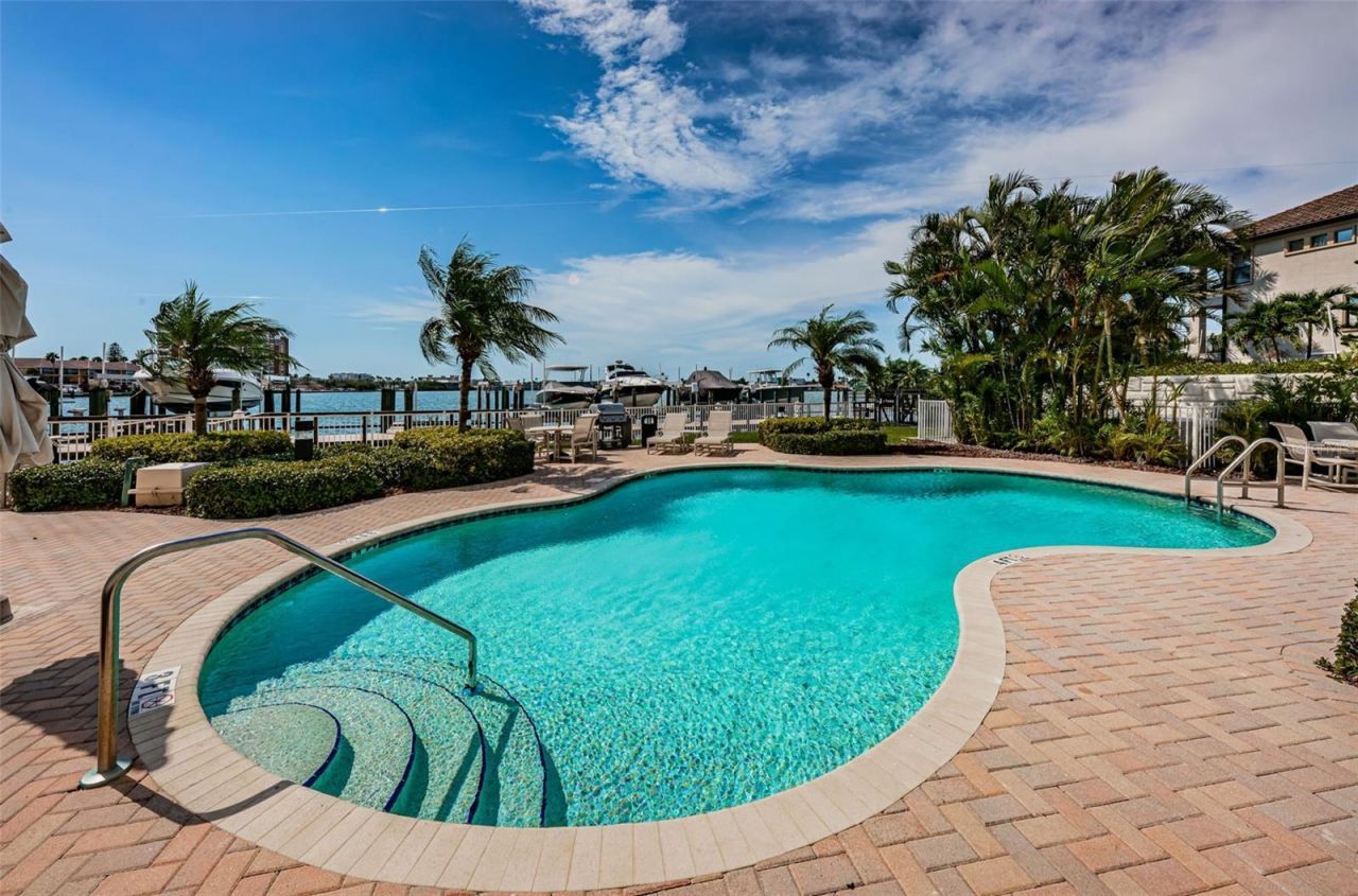 17745 Gulf Boulevard, Unit 202, Redington Shores, FL 33708 Photo