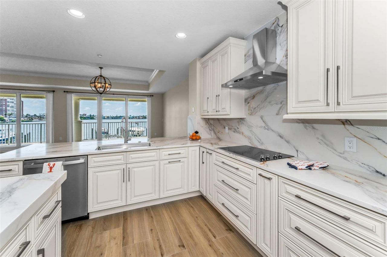 17745 Gulf Boulevard, Unit 202, Redington Shores, FL 33708 Photo