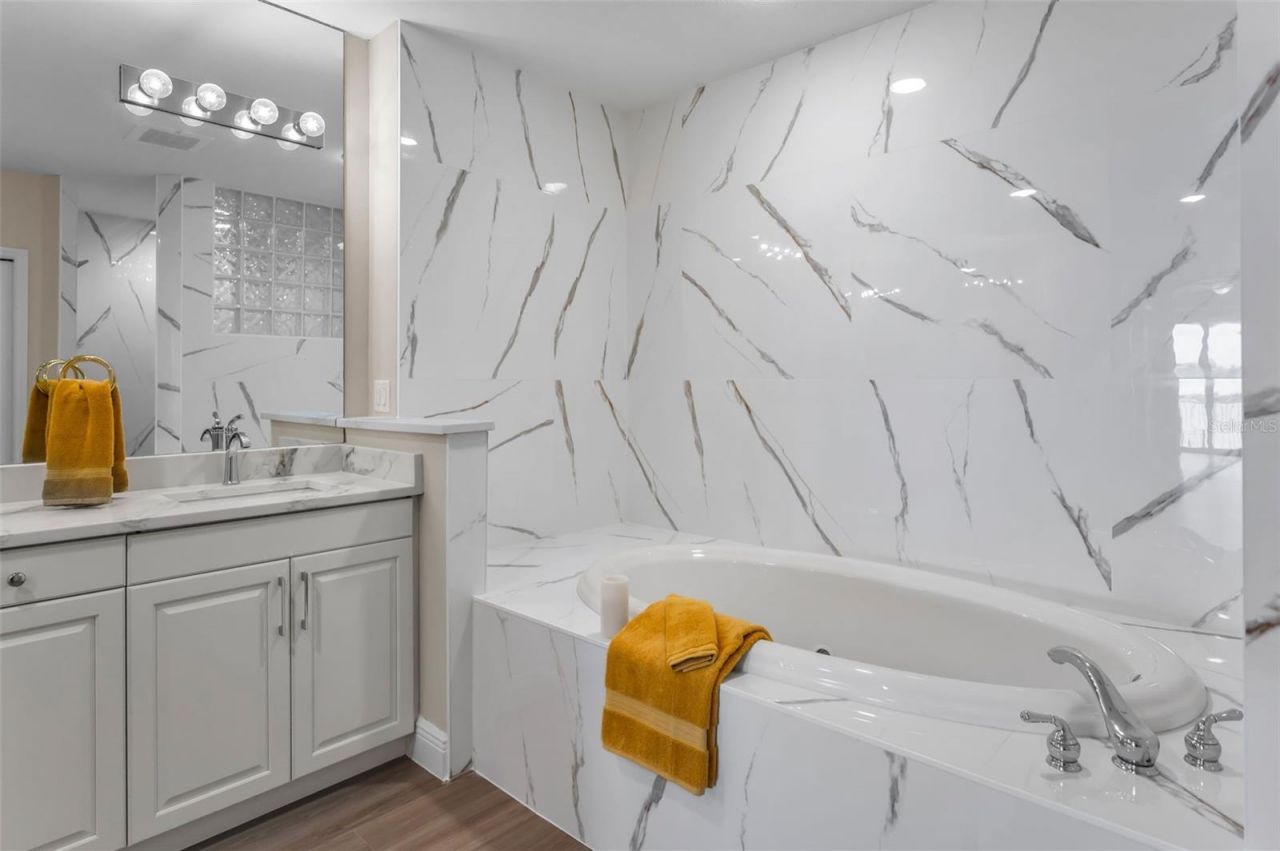 17745 Gulf Boulevard, Unit 202, Redington Shores, FL 33708 Photo