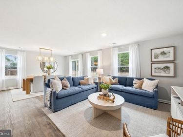 20 RIVER OAK DRIVE, STAUNTON, VA 24401