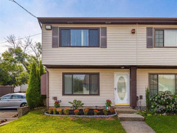 40 Raily Ct, Staten Island, NY 10312