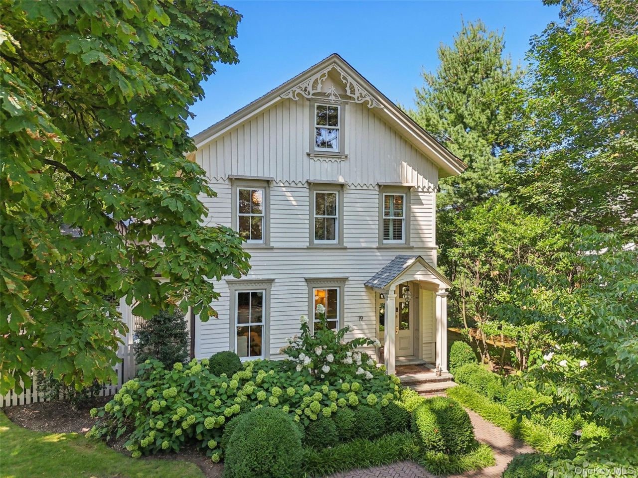 19 E Williston Avenue, East Williston, NY 11596 Main Photo