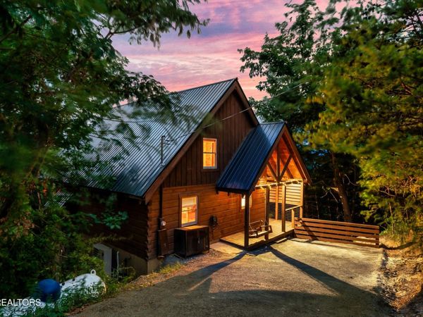 932 Falcon View Way, Sevierville, TN 37862