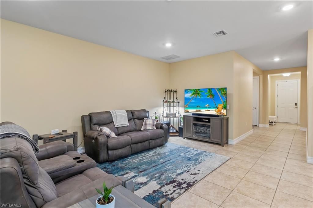 3249 Baravaldo Cir, Cape Coral, FL 33909 Photo