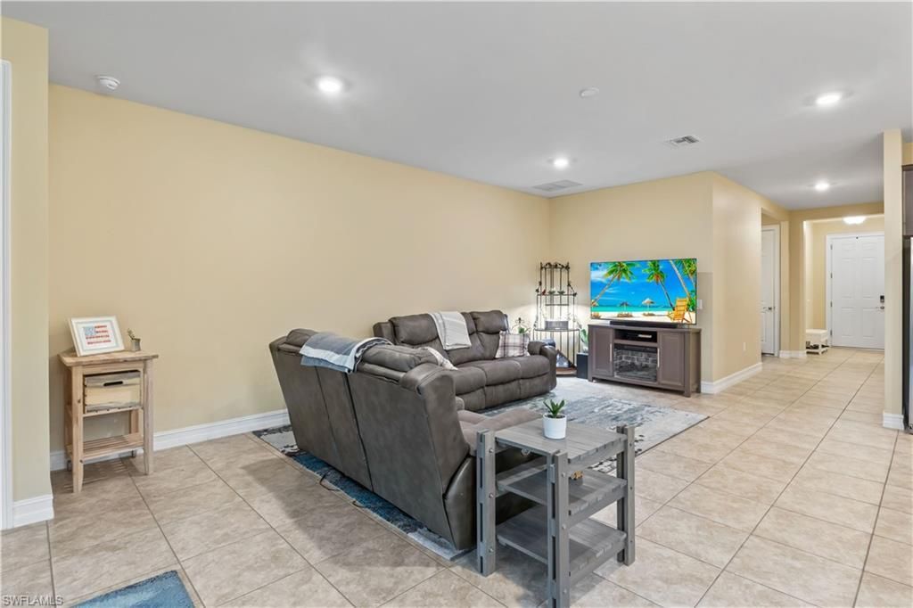 3249 Baravaldo Cir, Cape Coral, FL 33909 Photo