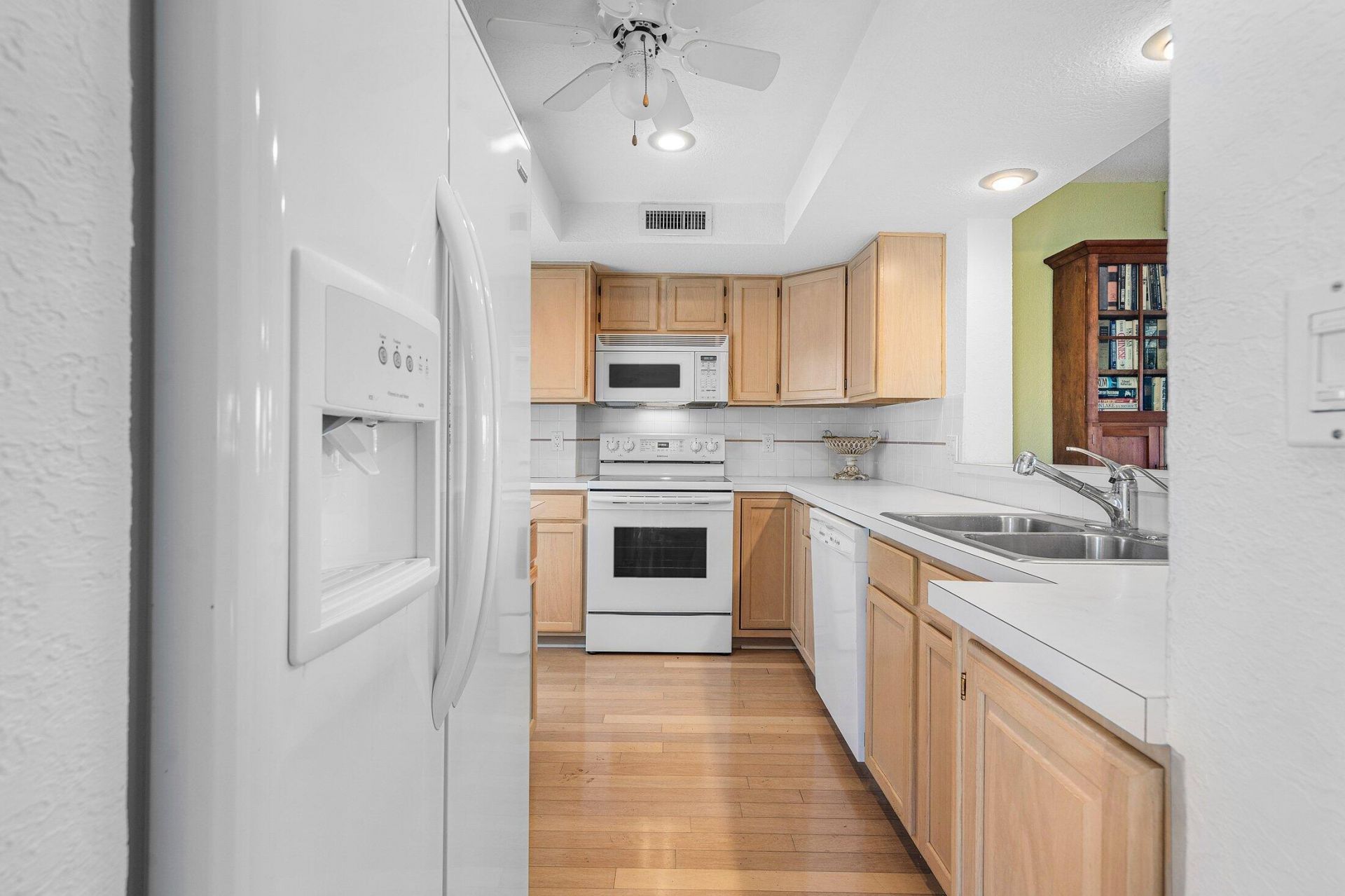 3050 NE 48th Court, Unit 402, Lighthouse Point, FL 33064 Photo