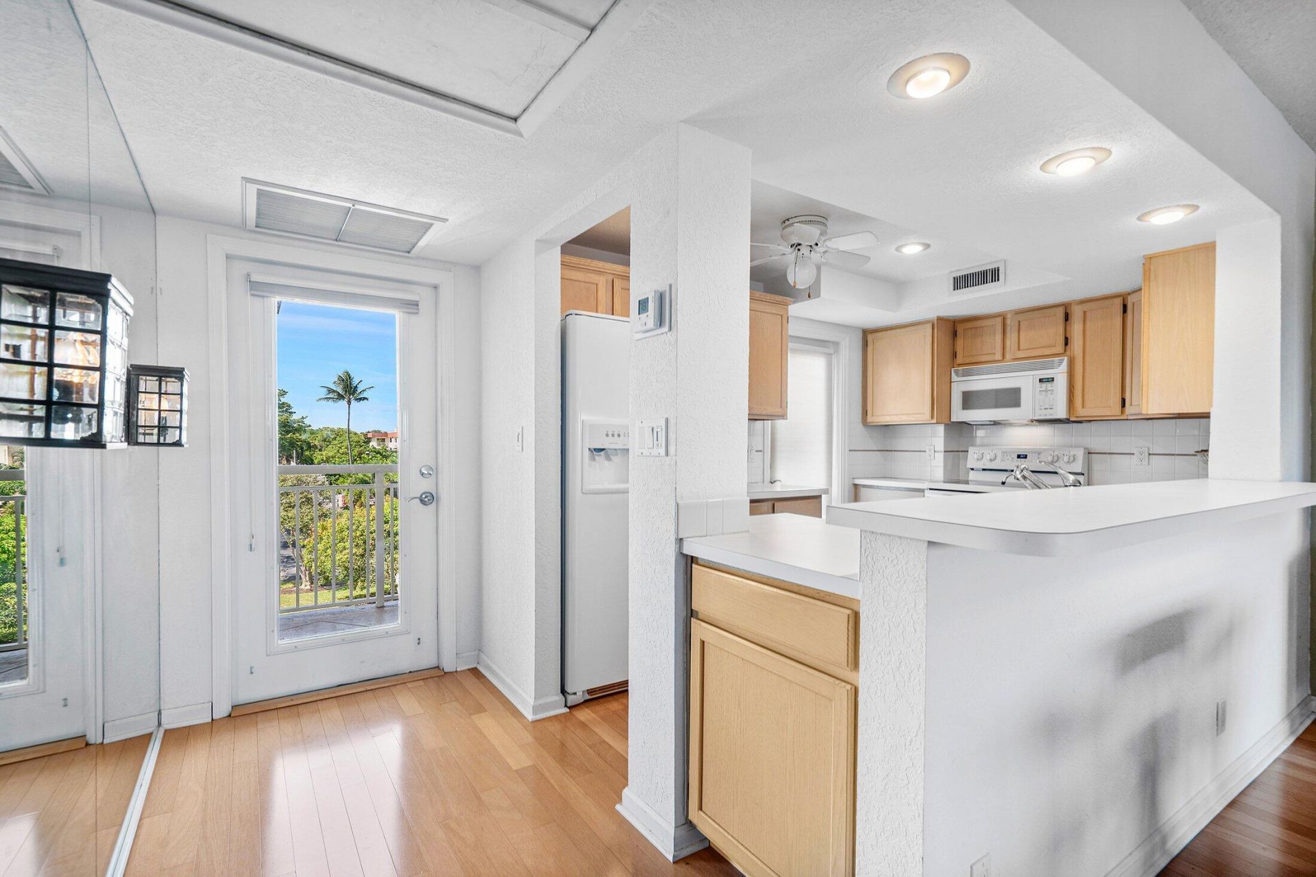 3050 NE 48th Court, Unit 402, Lighthouse Point, FL 33064 Photo