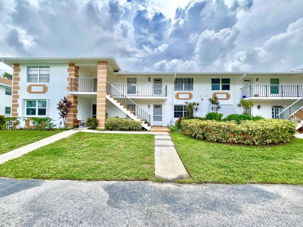 1219 S Lakes End Drive, Unit B1, Fort Pierce, FL 34982