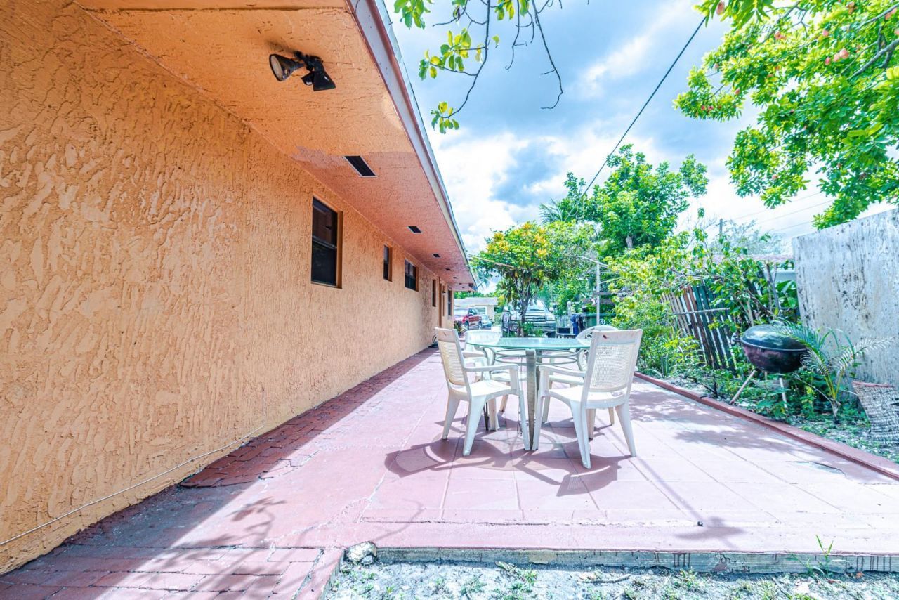 661 SW 28th Way, Fort Lauderdale, FL 33312 Photo