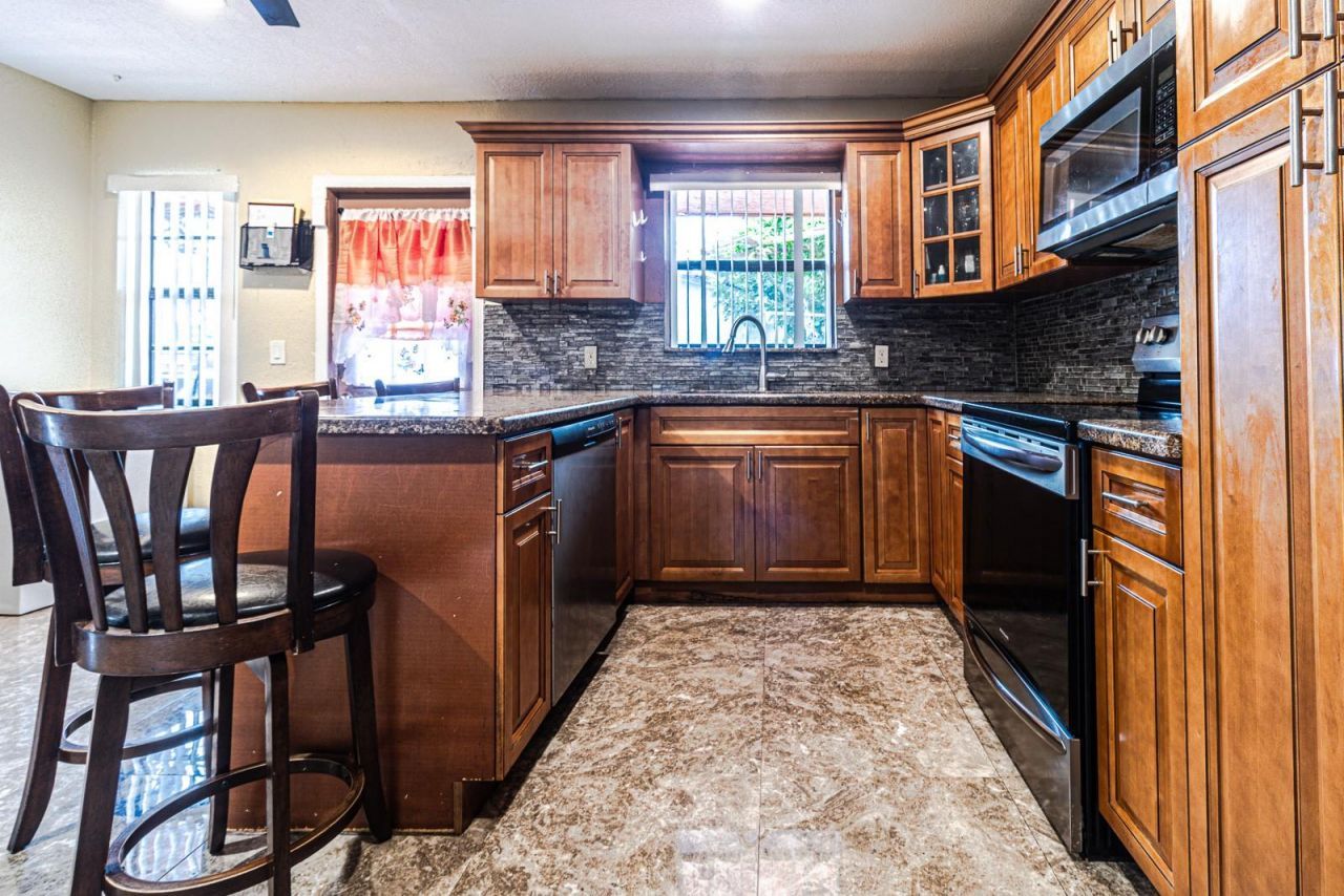 661 SW 28th Way, Fort Lauderdale, FL 33312 Photo