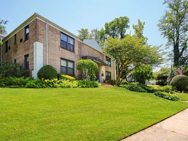 29 West Mill Drive, Unit 10A, Great Neck, NY 11021