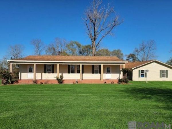 1602 Valverda Rd, Maringouin, LA 70757