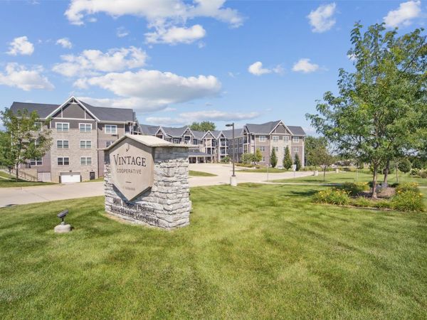 9001 Windsor Parkway, Unit 302, Johnston, IA 50131