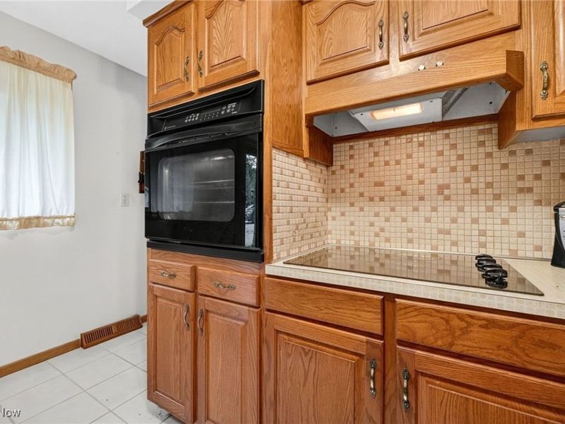 15021 Stillwater Drive, Novelty, OH 44072 Photo 17