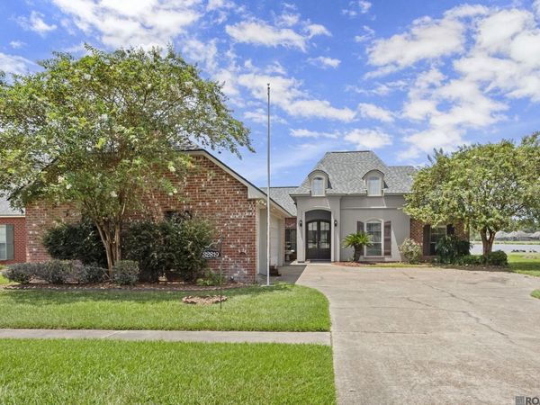 32819 Fox Run Dr, Walker, LA 70785