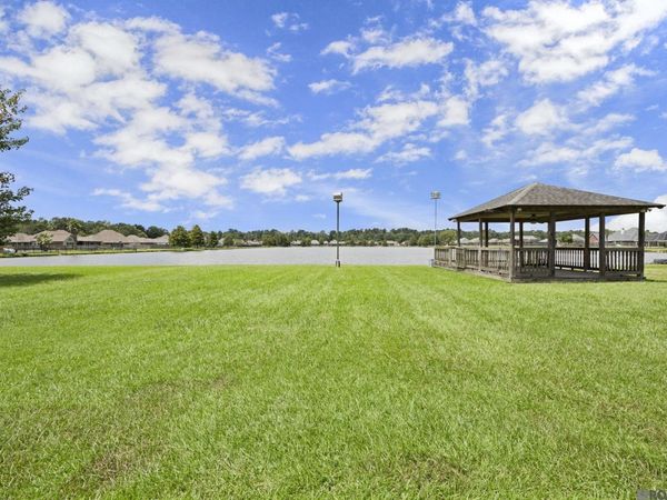 32819 Fox Run Dr, Walker, LA 70785