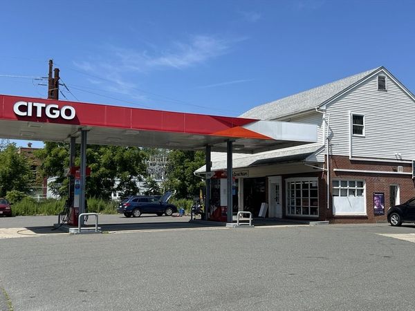 260 College St., Amherst, MA 01002