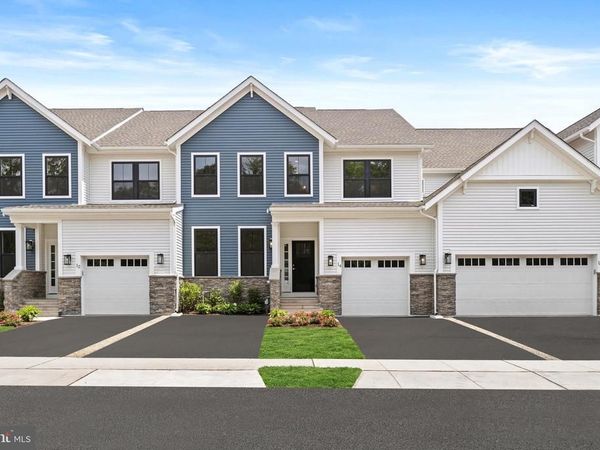 37 KAY CHIARELLO WAY, HAMILTON, NJ 08690