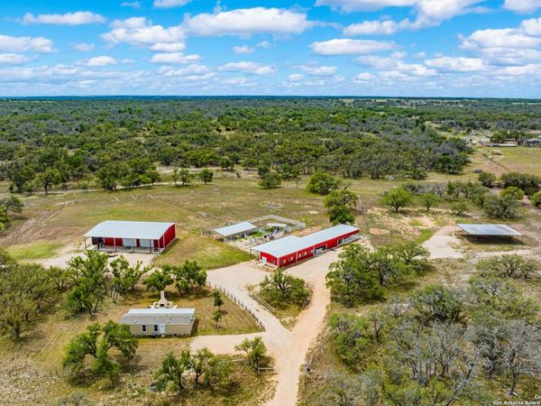 1379 Baker-Rogers Road, Harper, TX 78631