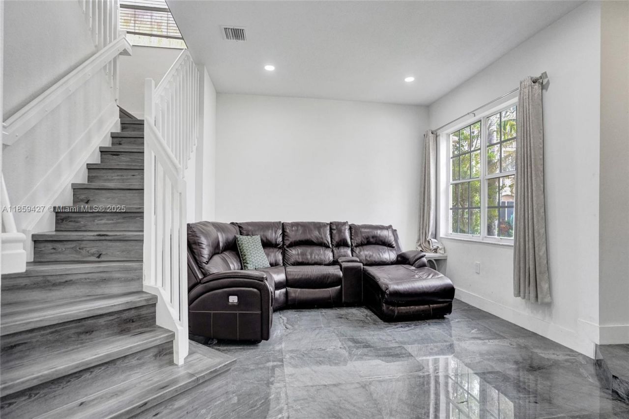 9860 NW 20th Ct, Pembroke Pines, FL 33024 Photo