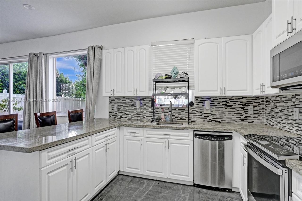 9860 NW 20th Ct, Pembroke Pines, FL 33024 Photo