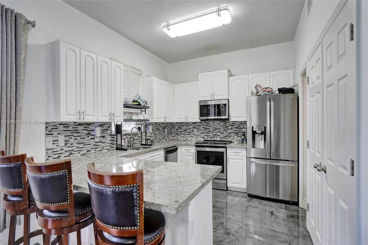 9860 NW 20th Ct, Pembroke Pines, FL 33024 Photo