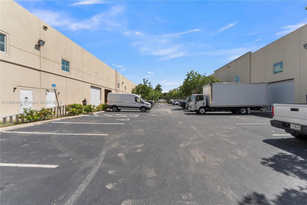 1071 NW 31st Ave, Unit B-4, Pompano Beach, FL 33069 Photo