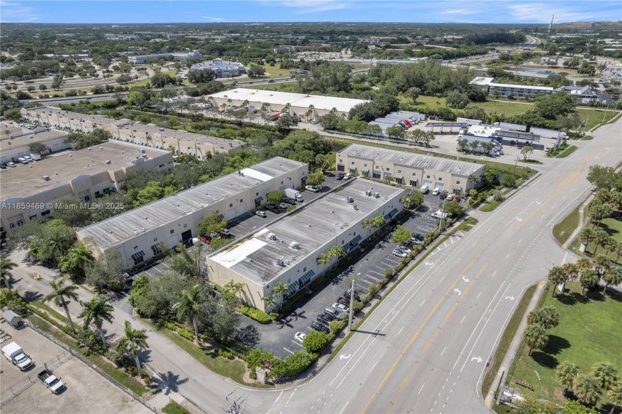 1071 NW 31st Ave, Unit B-4, Pompano Beach, FL 33069 Photo