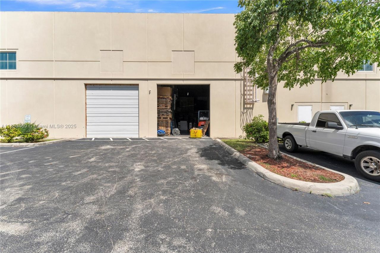 1071 NW 31st Ave, Unit B-4, Pompano Beach, FL 33069 Photo