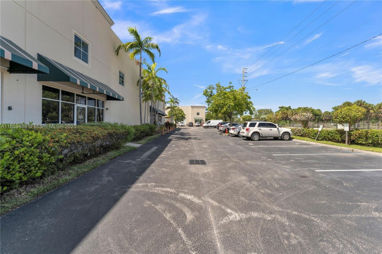 1071 NW 31st Ave, Unit B-4, Pompano Beach, FL 33069 Photo