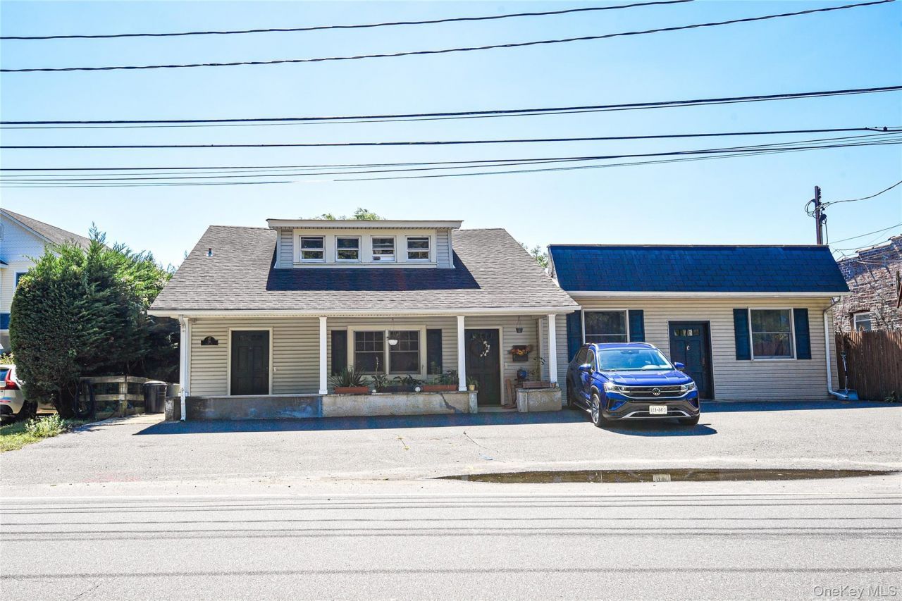 56 A & B Shore Road, Glenwood Landing, NY 11547 Main Photo