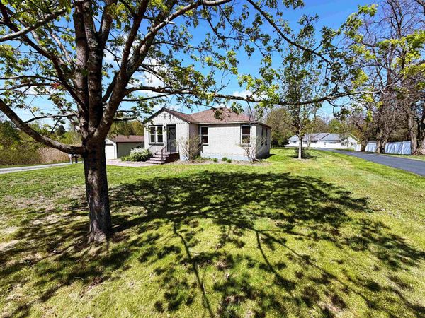 573 Sias Avenue, Newport City, VT 05855