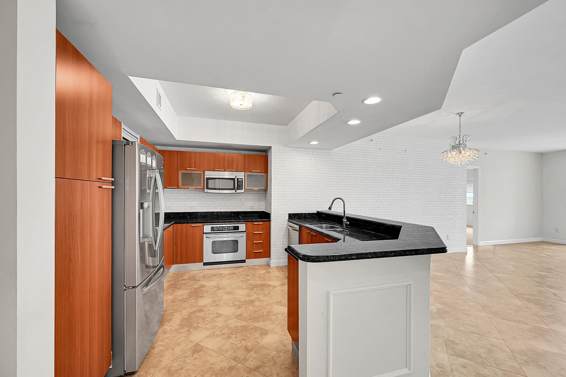 2640 Lake Shore Drive, Unit 2011, Riviera Beach, FL 33404 Photo