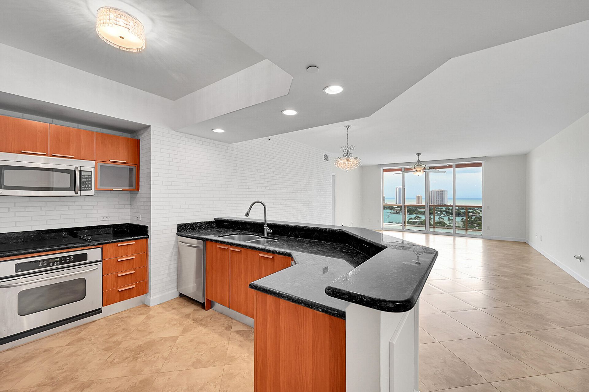 2640 Lake Shore Drive, Unit 2011, Riviera Beach, FL 33404 Photo