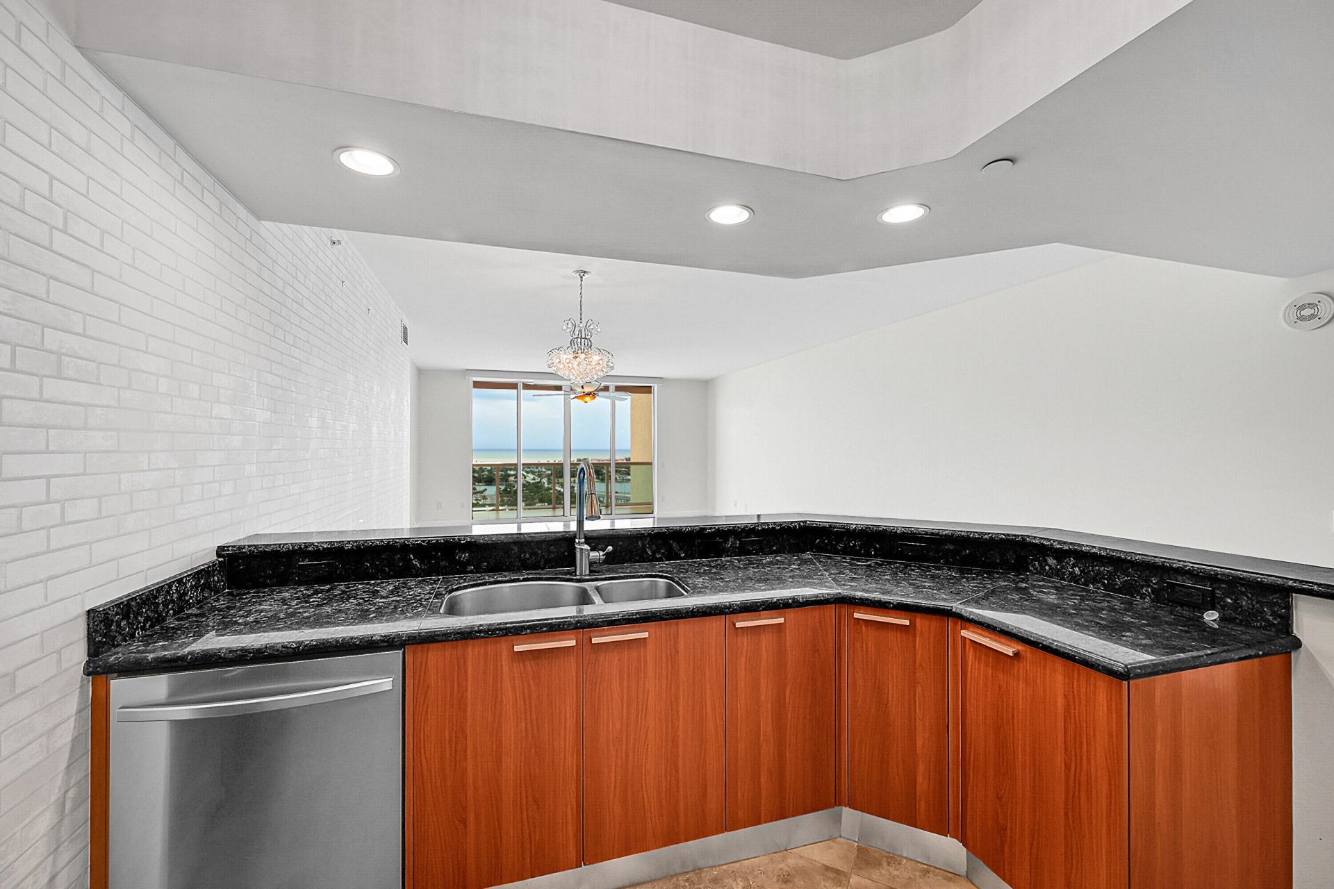 2640 Lake Shore Drive, Unit 2011, Riviera Beach, FL 33404 Photo