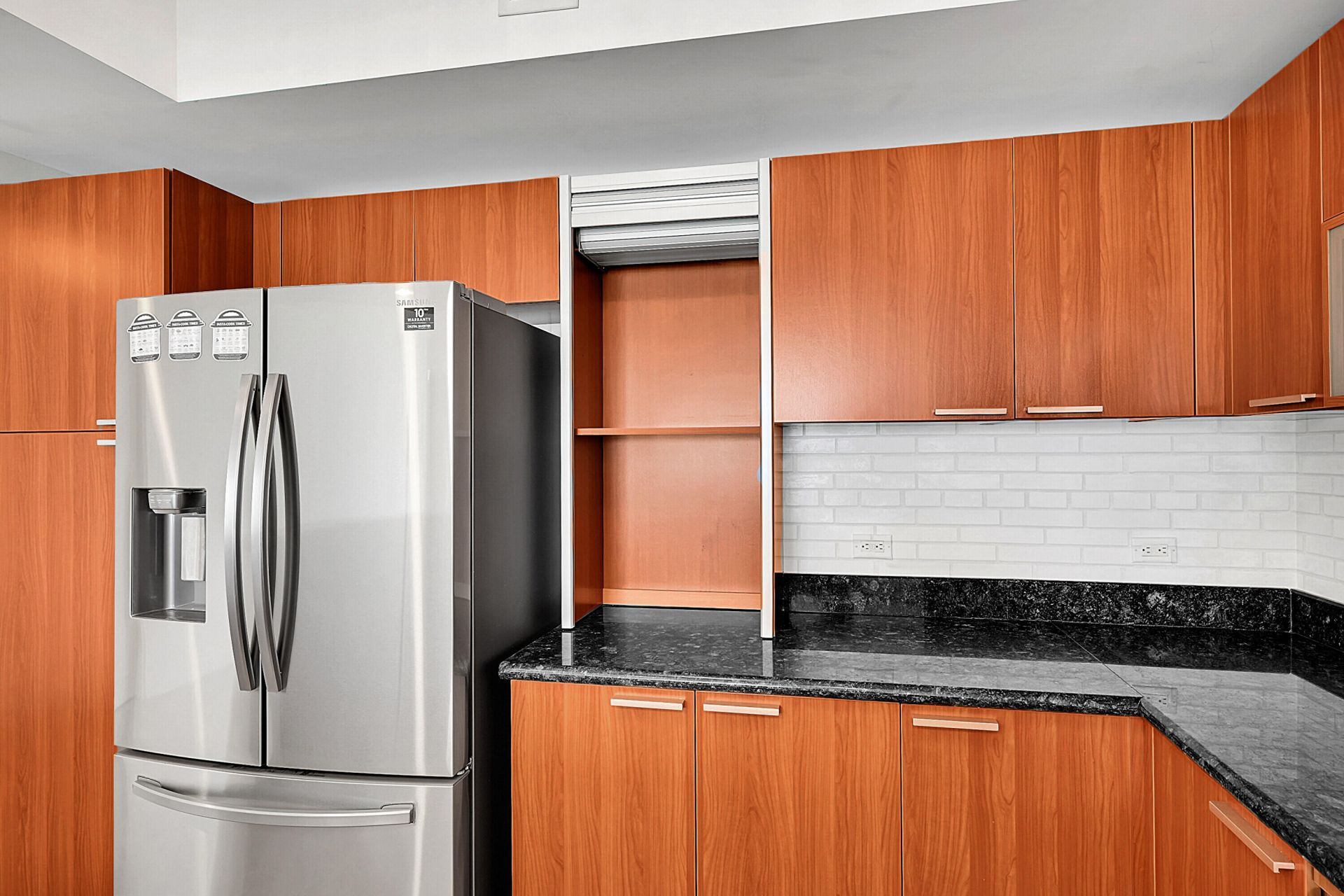 2640 Lake Shore Drive, Unit 2011, Riviera Beach, FL 33404 Photo