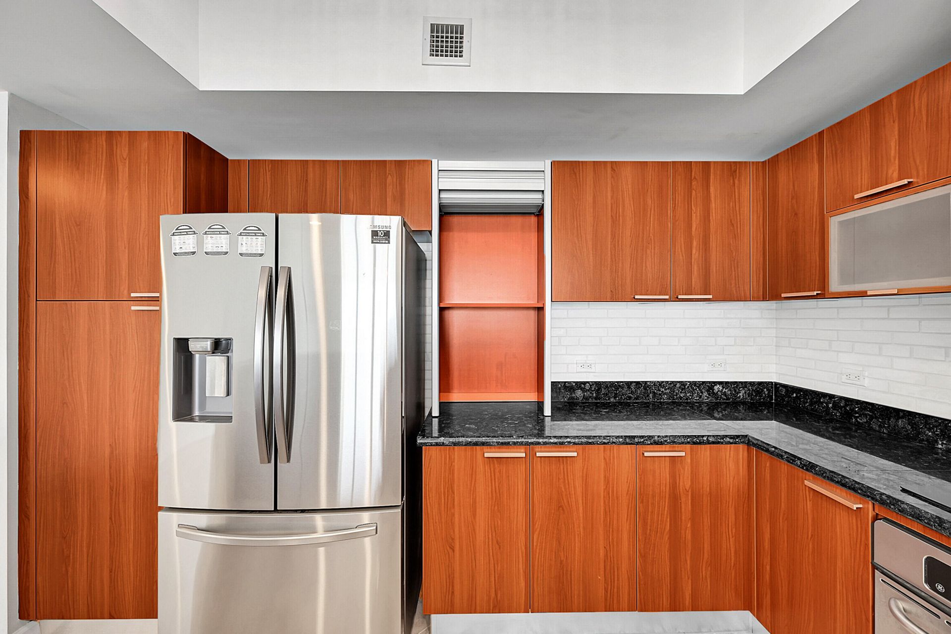 2640 Lake Shore Drive, Unit 2011, Riviera Beach, FL 33404 Photo