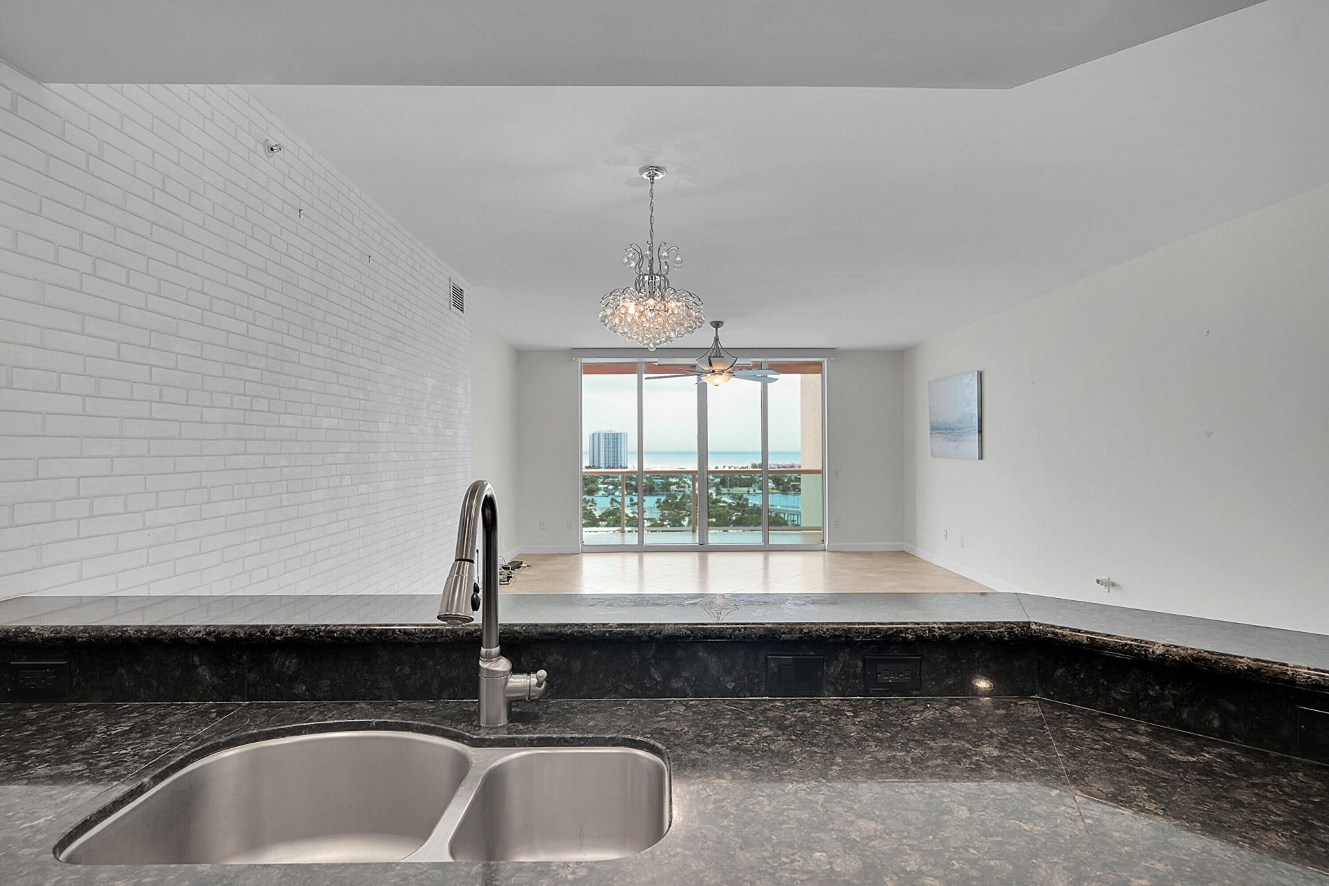 2640 Lake Shore Drive, Unit 2011, Riviera Beach, FL 33404 Photo