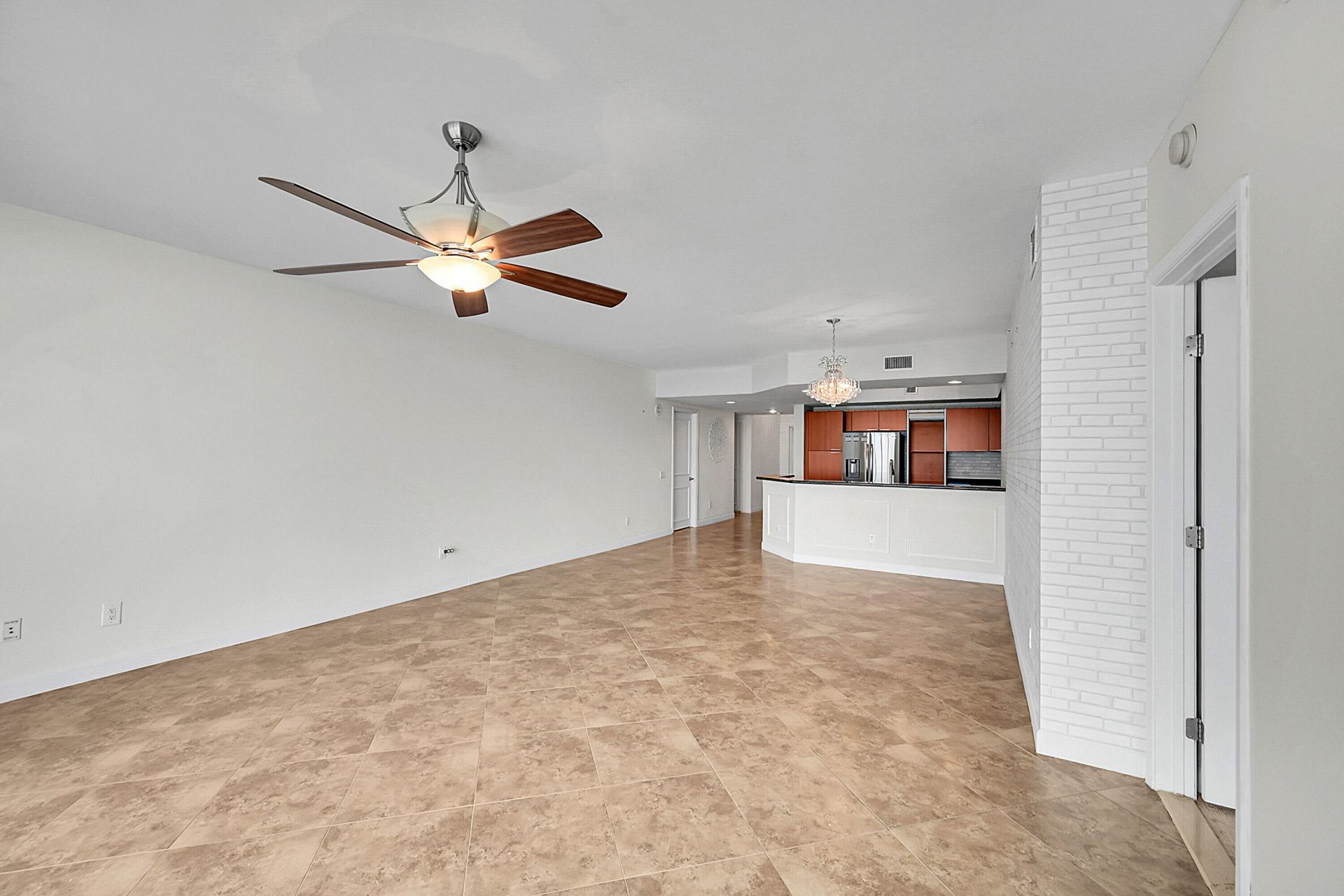 2640 Lake Shore Drive, Unit 2011, Riviera Beach, FL 33404 Photo