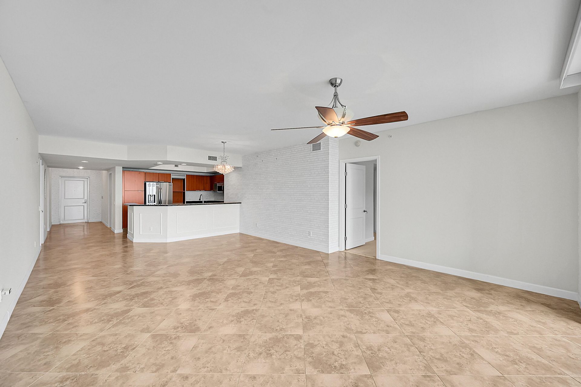 2640 Lake Shore Drive, Unit 2011, Riviera Beach, FL 33404 Photo
