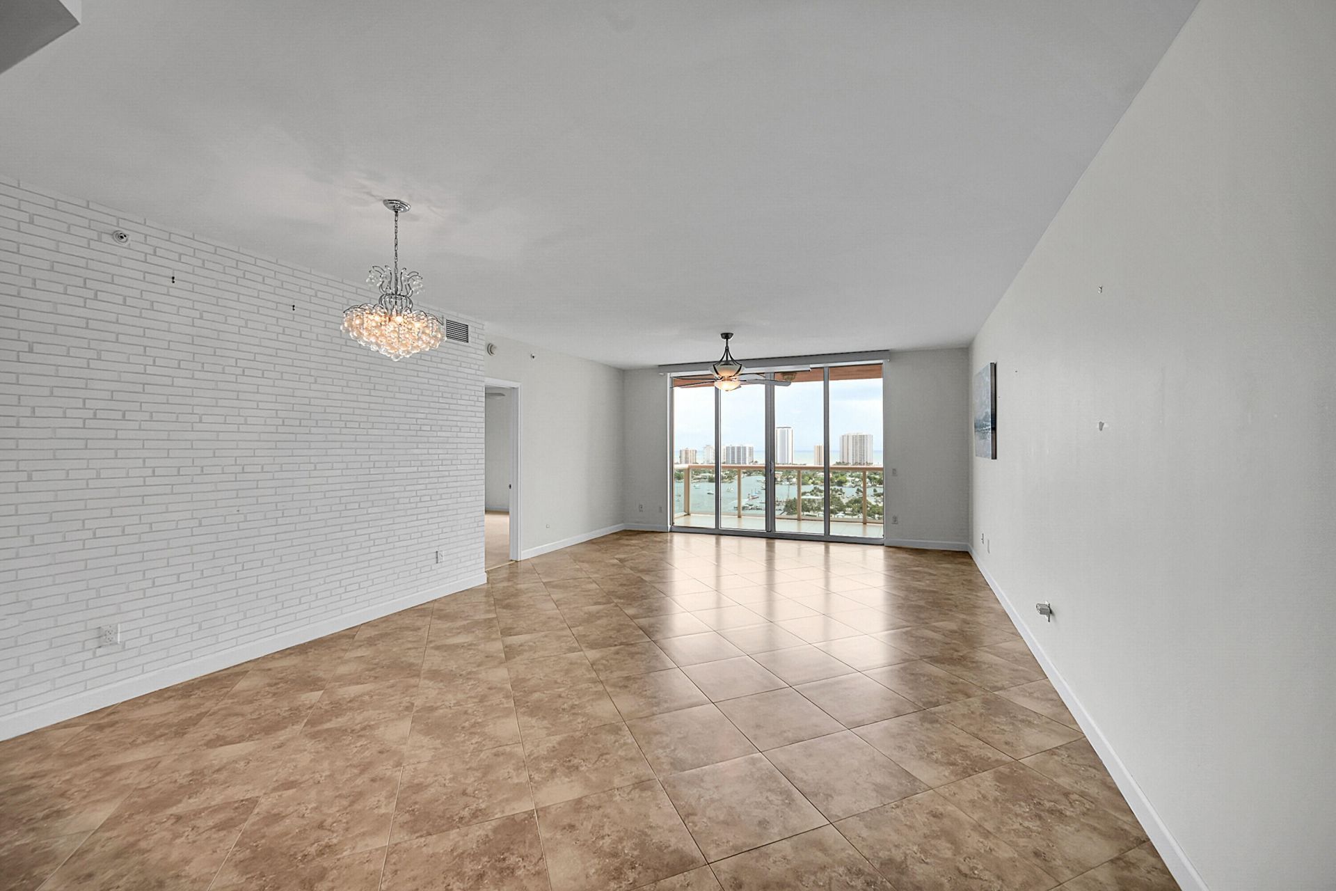 2640 Lake Shore Drive, Unit 2011, Riviera Beach, FL 33404 Photo