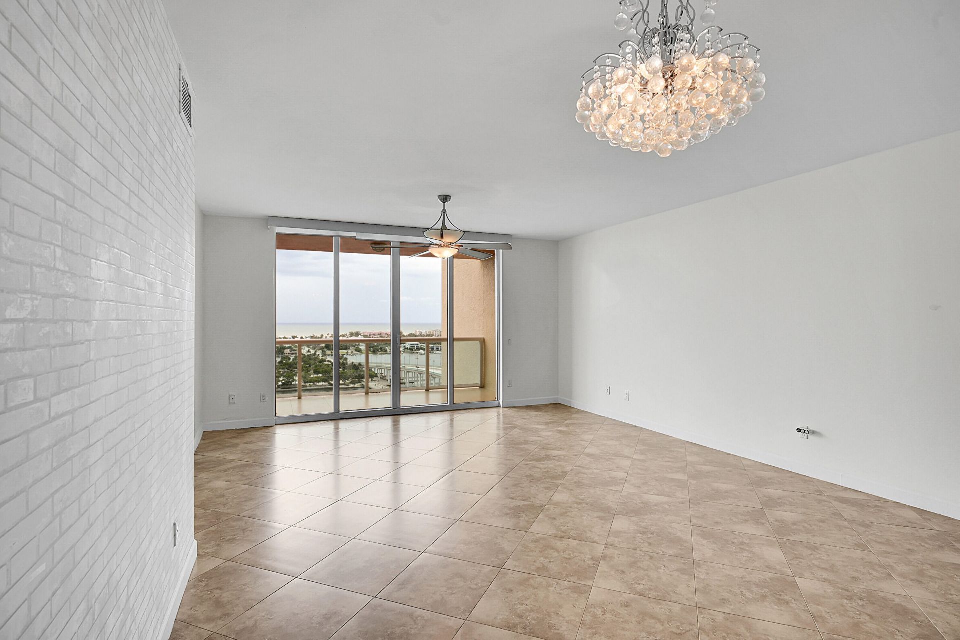 2640 Lake Shore Drive, Unit 2011, Riviera Beach, FL 33404 Photo