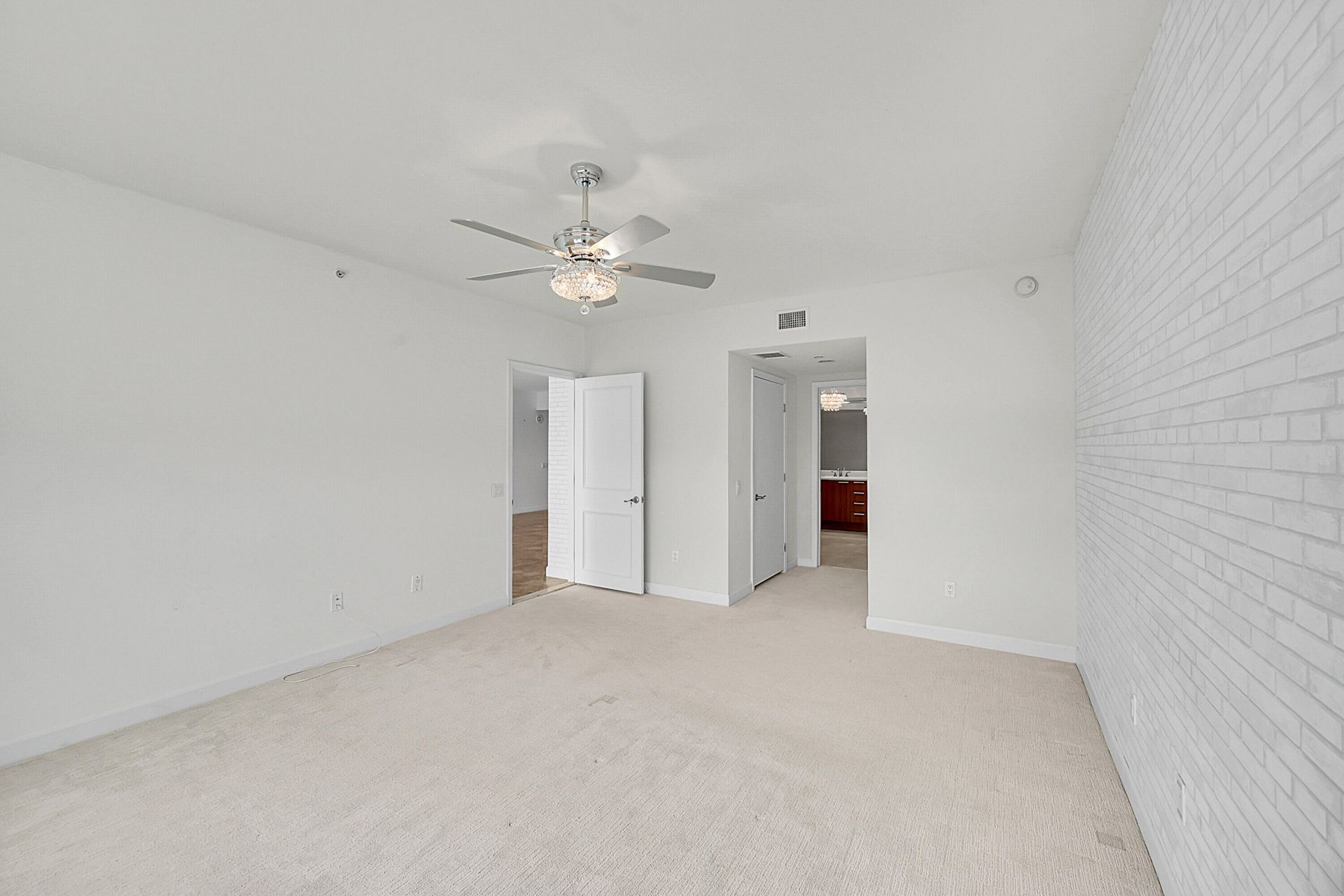 2640 Lake Shore Drive, Unit 2011, Riviera Beach, FL 33404 Photo