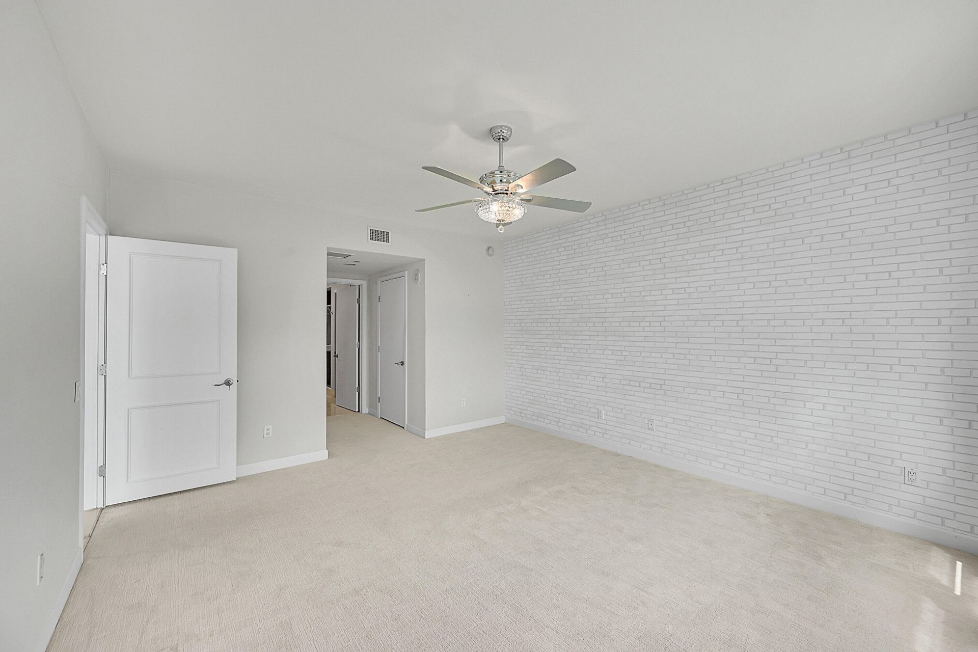 2640 Lake Shore Drive, Unit 2011, Riviera Beach, FL 33404 Photo