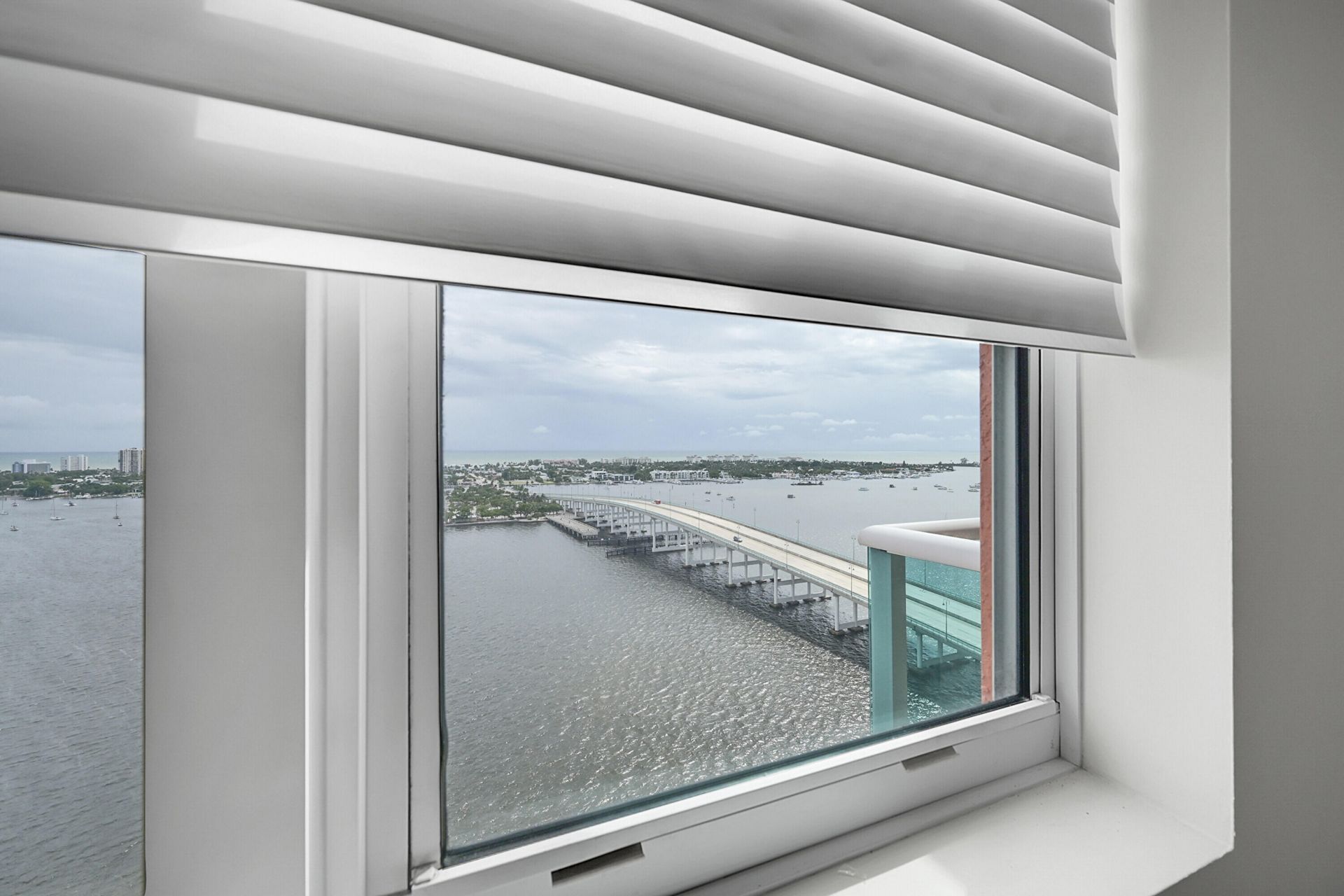 2640 Lake Shore Drive, Unit 2011, Riviera Beach, FL 33404 Photo