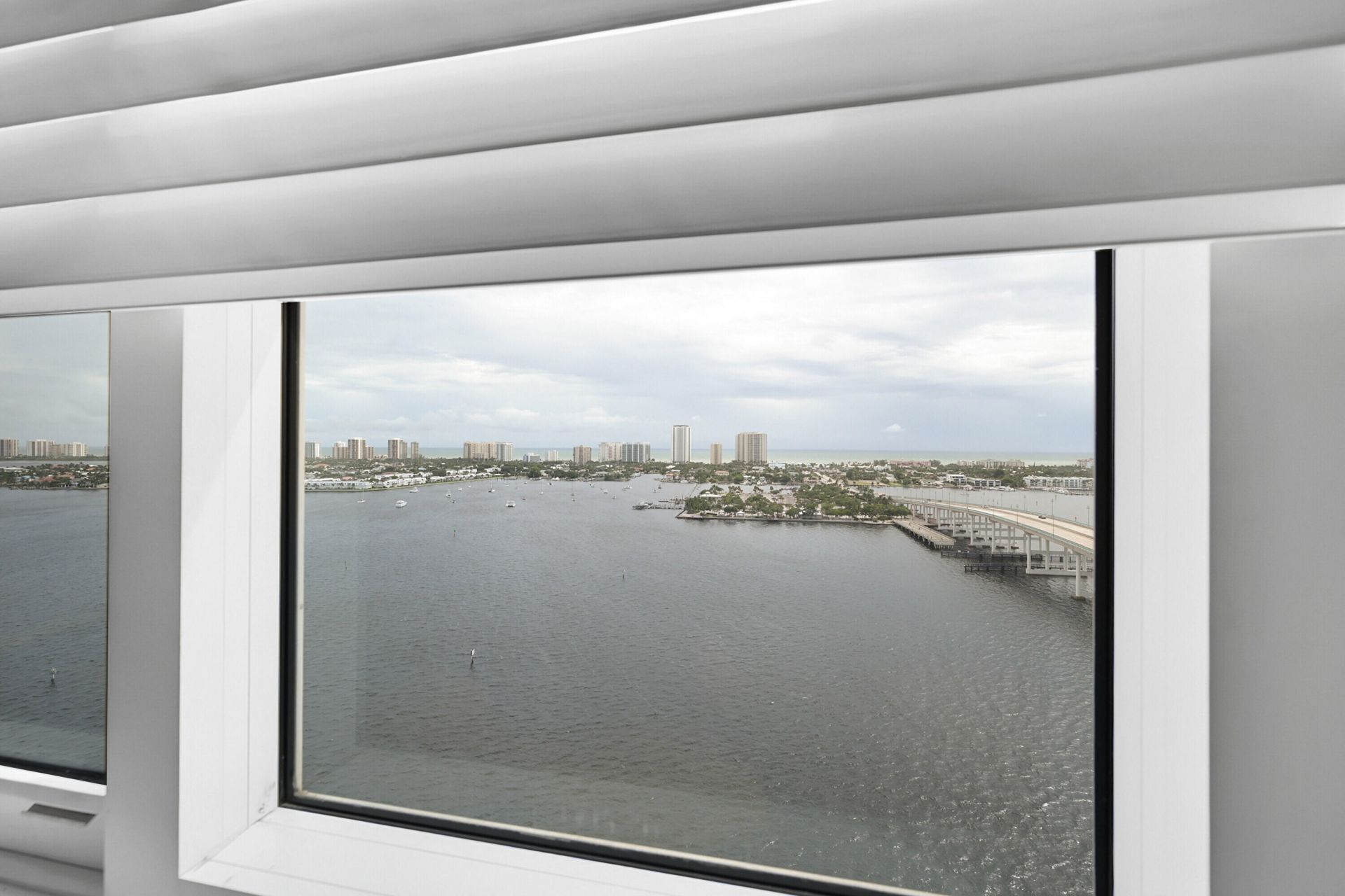 2640 Lake Shore Drive, Unit 2011, Riviera Beach, FL 33404 Photo